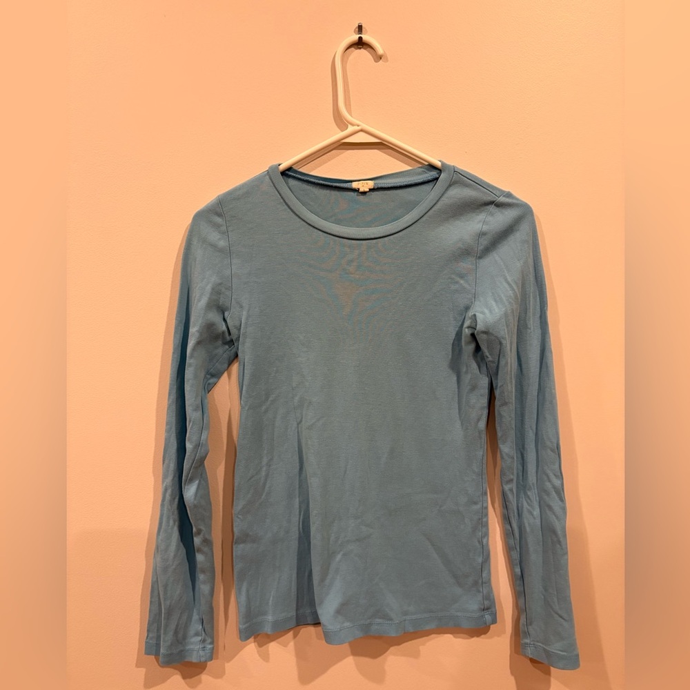 J.Crew Long Sleeve Shirt
Size L
Light Blue Color